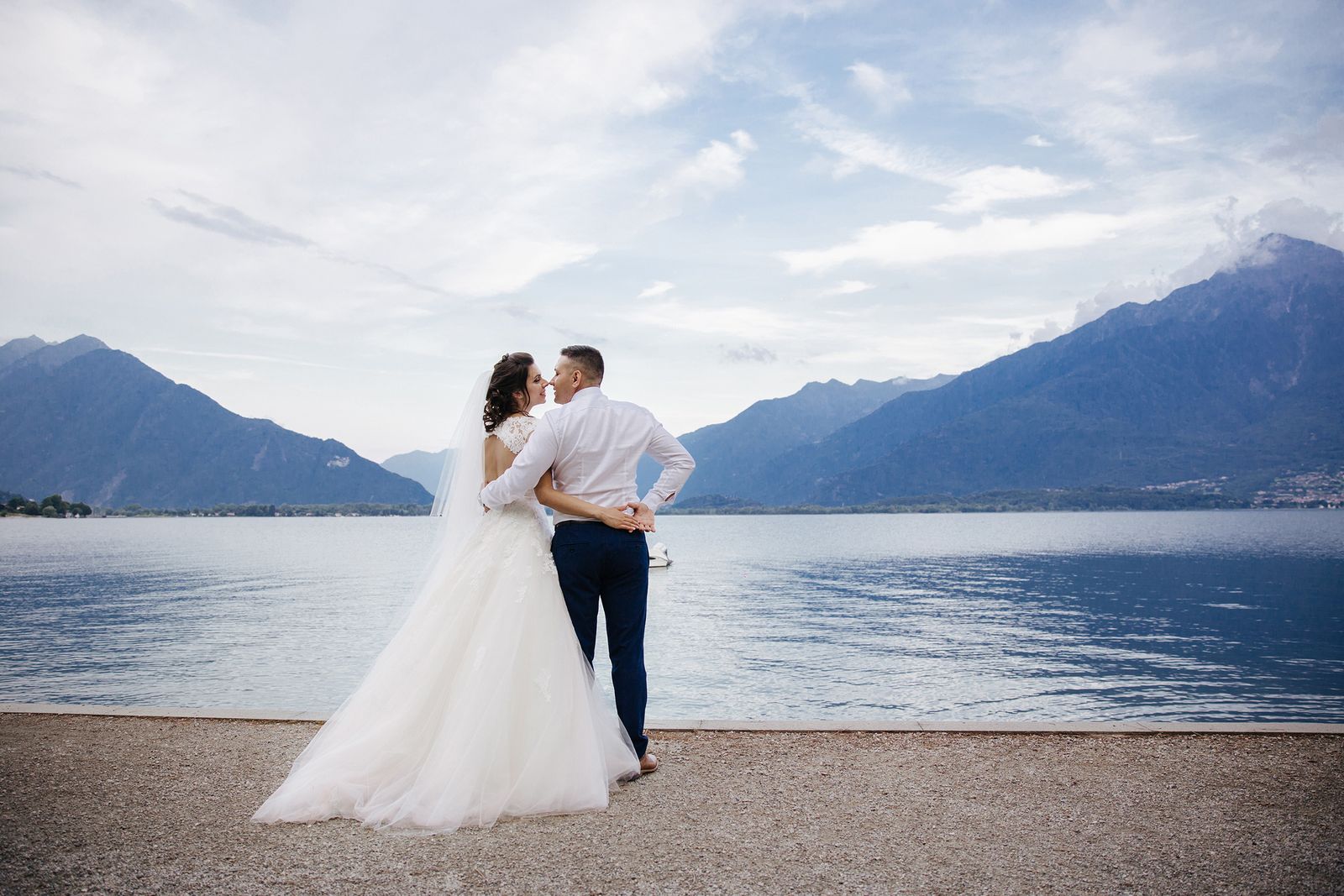 Sposi davanti al Lago di Como